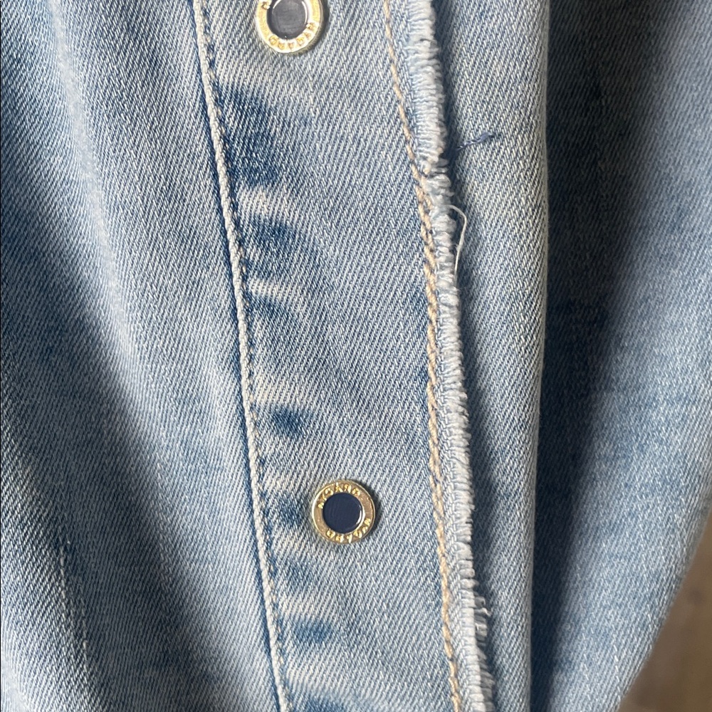 Peter Nygard Light Blue Denim Shirt - Picture 4 of 12